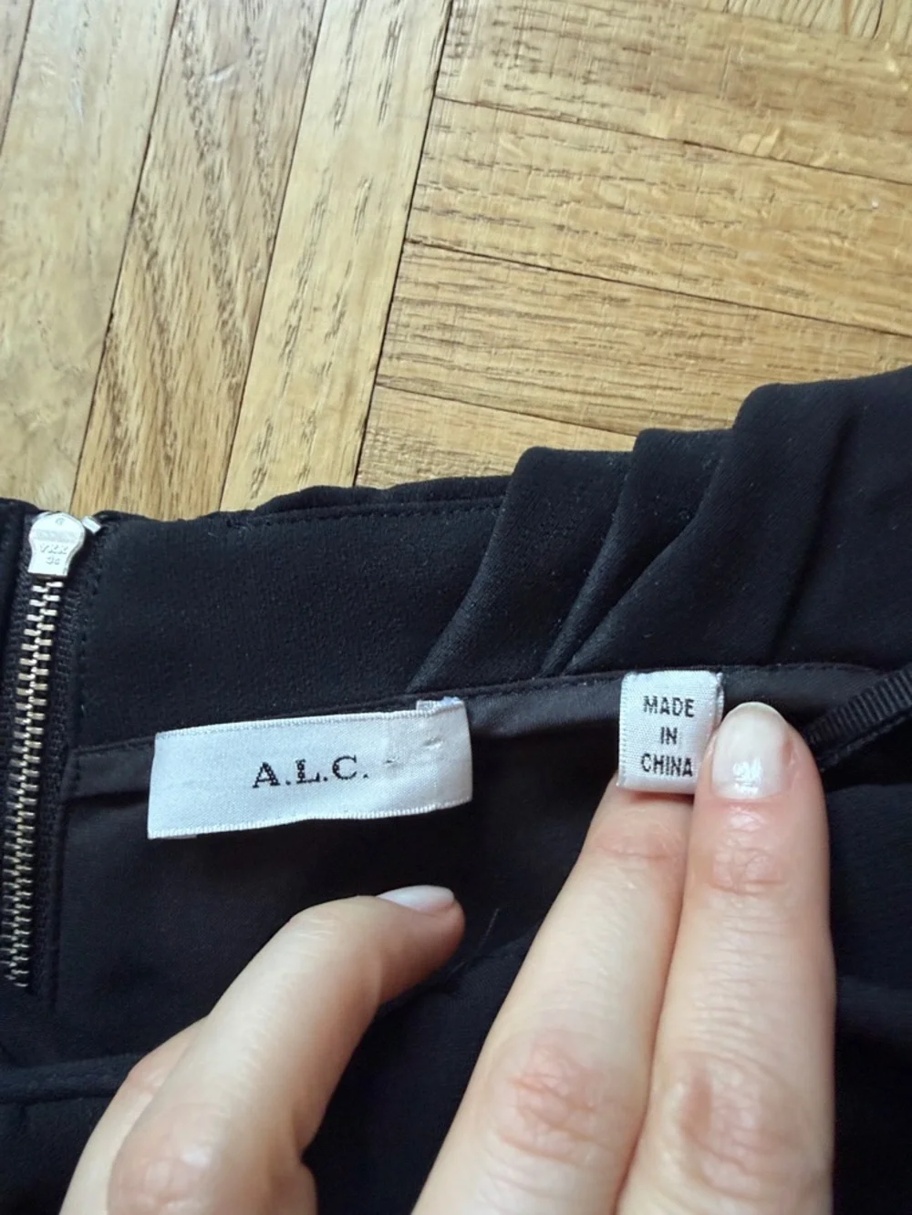 ALC Nora Sz 2 Black Puff-Sleeve Women's Top - Picture 2 of 12